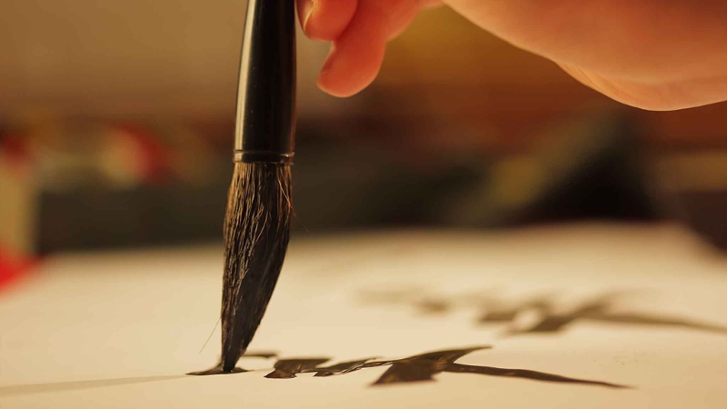 B&uacute;t l&ocirc;ng thư ph&aacute;p cho mực ra đều, hỗ trợ viết chữ mượt m&agrave; v&agrave; sắc n&eacute;t