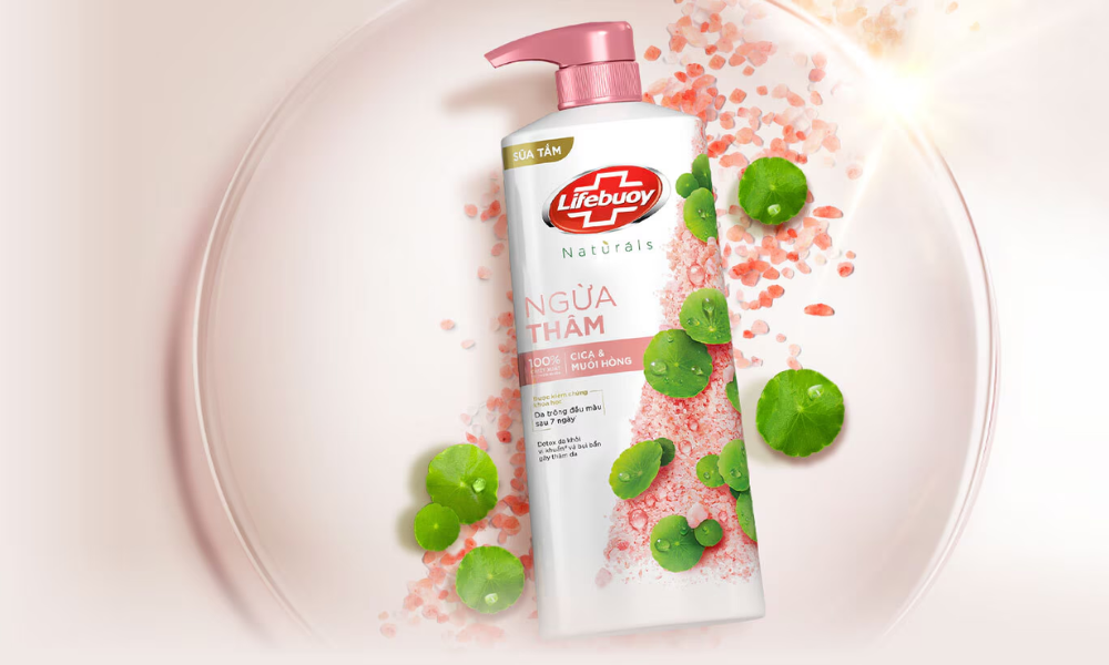 Sữa tắm Lifebuoy Ngừa Thâm Cica & Muối Hồng giúp làm sạch sâu và loại bỏ bụi bẩn 