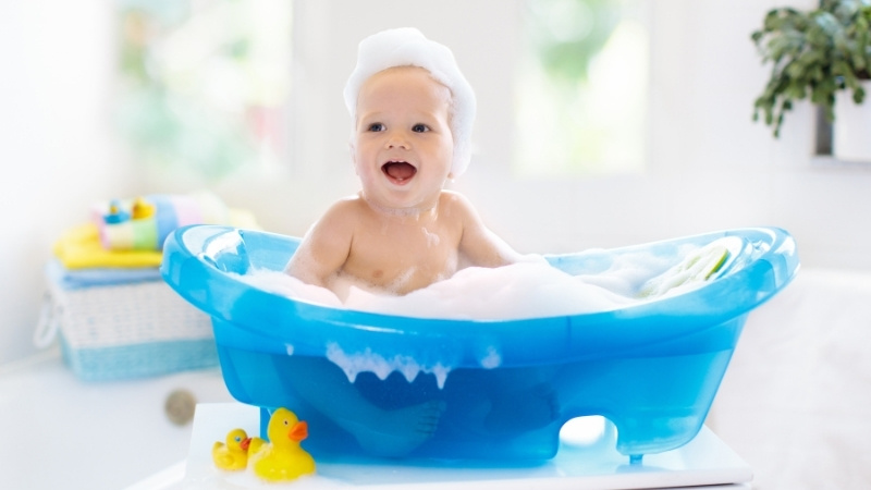 Chọn sữa tắm cho b&eacute; cần nguồn gốc r&otilde; r&agrave;ng, pH 5.5, kh&ocirc;ng paraben, kh&ocirc;ng sulfate