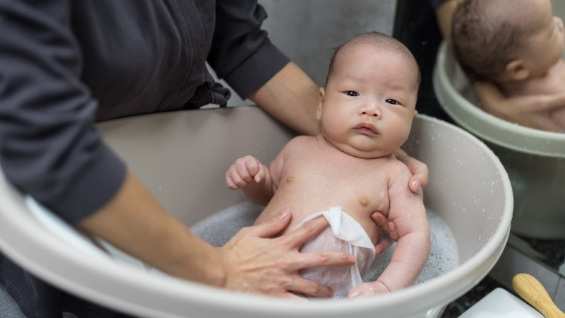 Chọn sữa tắm 2in1 tiện lợi, organic dịu nhẹ hoặc loại đặc trị t&ugrave;y l&agrave;n da b&eacute;