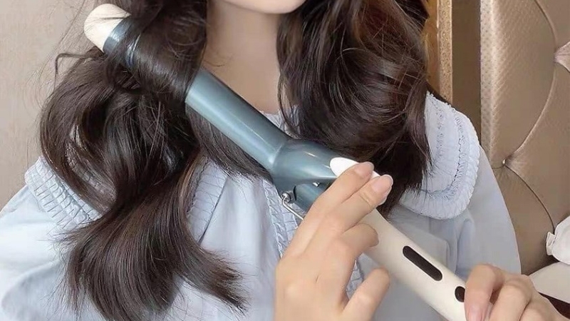 M&aacute;y Uốn T&oacute;c gi&uacute;p tạo kiểu t&oacute;c xoăn bồng bềnh nhanh ch&oacute;ng v&agrave; dễ d&agrave;ng