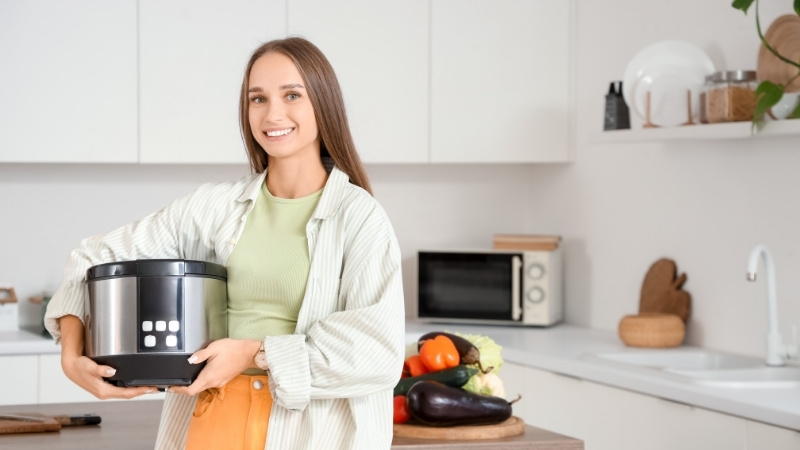 Tùy nhu cầu mà chọn nồi lẩu điện, nồi điện mini, nồi chiên xào hay nồi hấp đa năng
