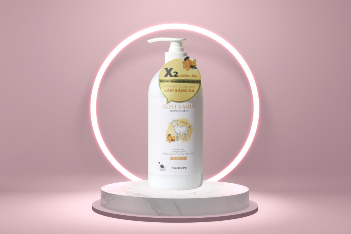 Sữa tắm dê MEDiCARE Premium nổi bật với công thức kết hợp giữa sữa dê, collagen, niacinamide và chiết xuất dâu tằm