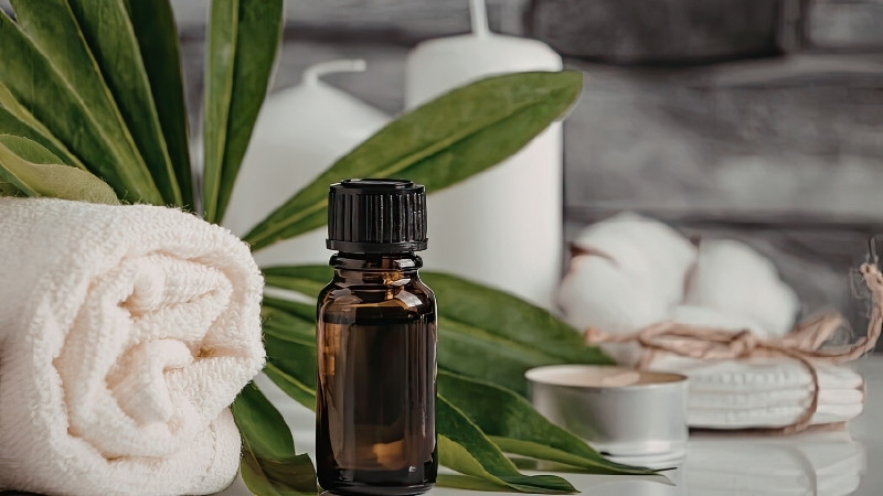 Tinh dầu tắm giúp làm sạch, dưỡng ẩm sâu và thư giãn tinh thần như tại spa