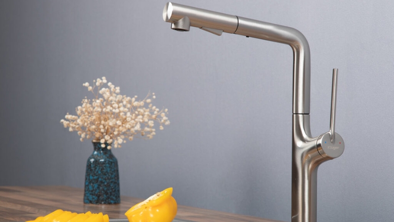 V&ograve;i rửa ch&eacute;n b&aacute;t c&oacute; thể xoay linh hoạt, tăng phạm vi sử dụng trong bồn rửa