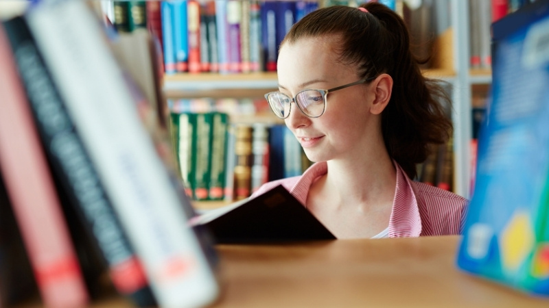 Chọn s&aacute;ch may th&ecirc;u theo tr&igrave;nh độ, mục đ&iacute;ch, ưu ti&ecirc;n h&igrave;nh ảnh r&otilde; n&eacute;t, t&aacute;c giả uy t&iacute;n v&agrave; nội dung