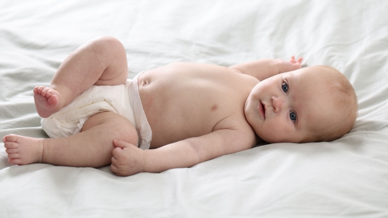 Chọn t&atilde; quần theo thương hiệu, t&iacute;nh năng gi&uacute;p b&eacute; kh&ocirc; tho&aacute;ng, vận động thoải m&aacute;i cả ng&agrave;y