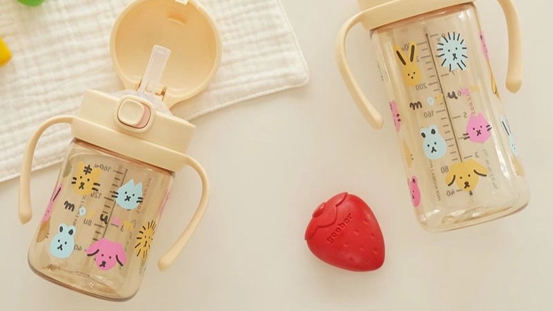 B&igrave;nh tập uống chống đổ, hỗ trợ b&eacute; tập uống độc lập