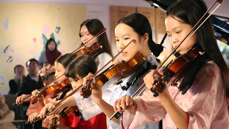 Người d&ugrave;ng cần lựa chọn s&aacute;ch điện ảnh - nhạc - họa ph&ugrave; hợp