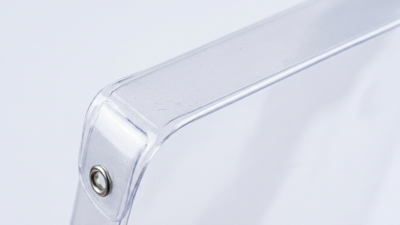 Chất liệu nhựa PP an to&agrave;n v&agrave; dẻo dai gi&uacute;p b&igrave;a l&aacute; chịu được tần suất sử dụng li&ecirc;n tục