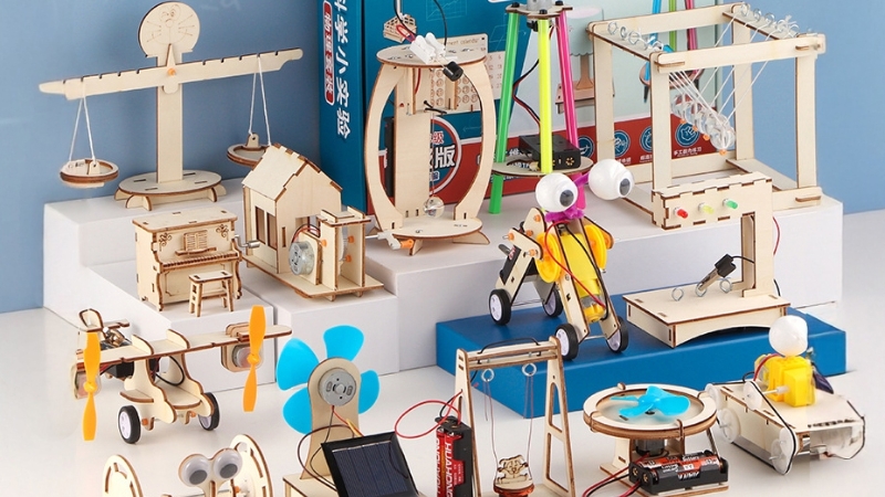 Gi&uacute;p trẻ hiểu c&aacute;c hiện tượng vật l&yacute; qua trải nghiệm trực quan.