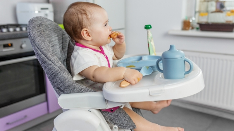 Chọn đồ ăn uống cho b&eacute; theo từng giai đoạn gi&uacute;p an to&agrave;n, tiện lợi v&agrave; hỗ trợ b&eacute; ph&aacute;t triển tốt