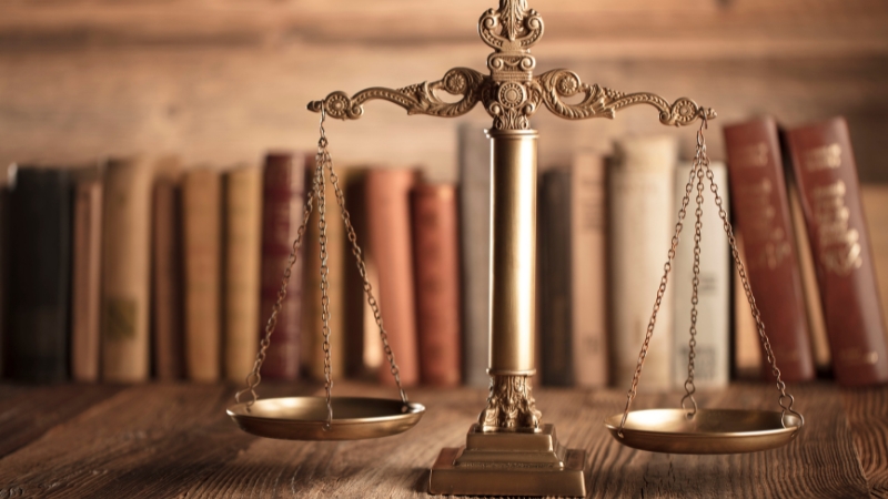 S&aacute;ch Ch&iacute;nh Trị &ndash; Ph&aacute;p L&yacute; để mở rộng hiểu biết, n&acirc;ng cao &yacute; thức tr&aacute;ch nhiệm với cộng đồng