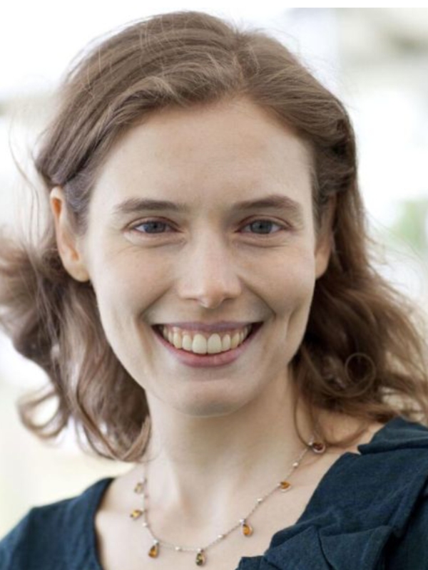 Madeline Miller là tiểu thuyết gia Mỹ nổi bật với các tác phẩm thần thoại Hy Lạp hiện đại