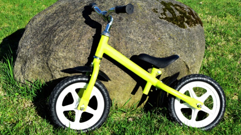 Xe c&acirc;n bằng khung kim loại chắc chắn v&agrave; bền bỉ cho b&eacute; tập thăng bằng