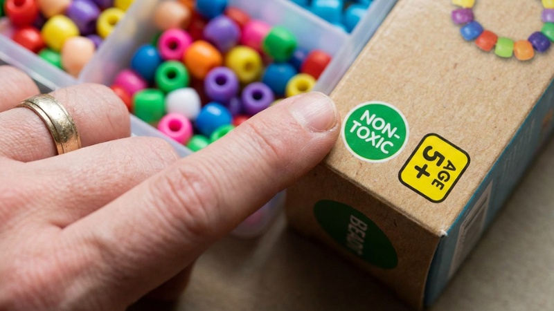 Lu&ocirc;n kiểm tra kỹ độ tuổi khuyến nghị để tr&aacute;nh c&aacute;c chi tiết nhỏ g&acirc;y nguy hiểm v&agrave; đảm bảo vật liệu an to&agrave;n