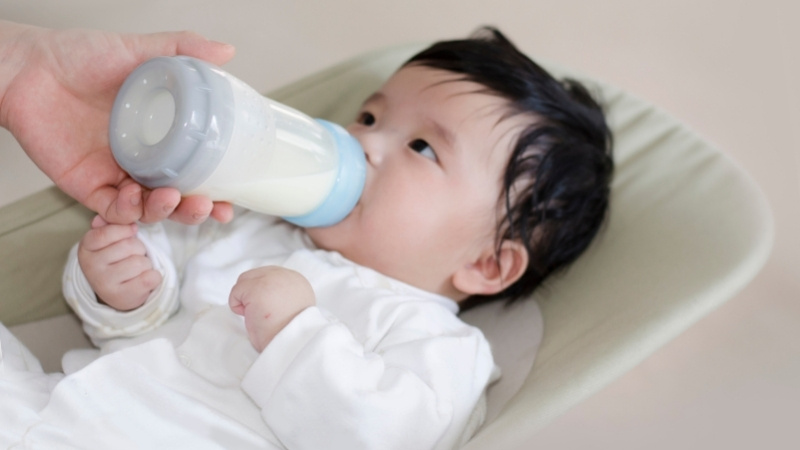 Mua b&igrave;nh sữa chất lượng ph&ugrave; hợp với nhiều giai đoạn ph&aacute;t triển của b&eacute;