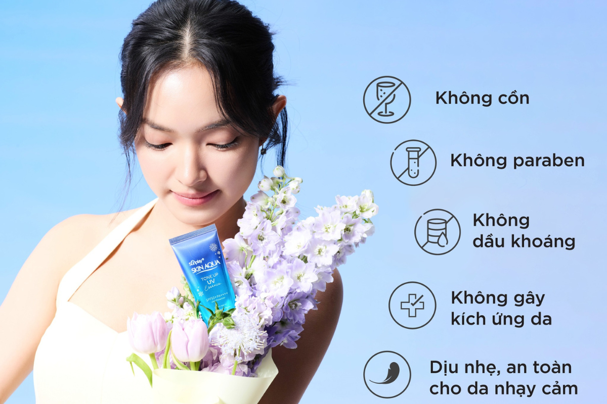 Kem chống nắng Sunplay Skin Aqua Tone Up UV Essence Blue