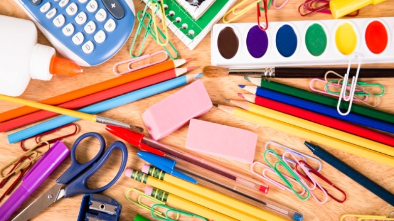 Sử dụng dụng cụ học sinh giúp học tập thuận tiện hơn.