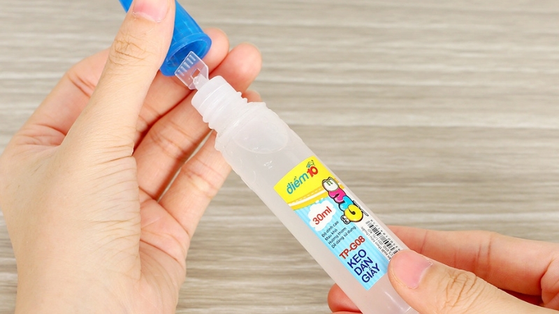 Keo hồ nước c&oacute; độ b&aacute;m d&iacute;nh tốt, ph&ugrave; hợp d&aacute;n giấy v&agrave; vật liệu nhẹ