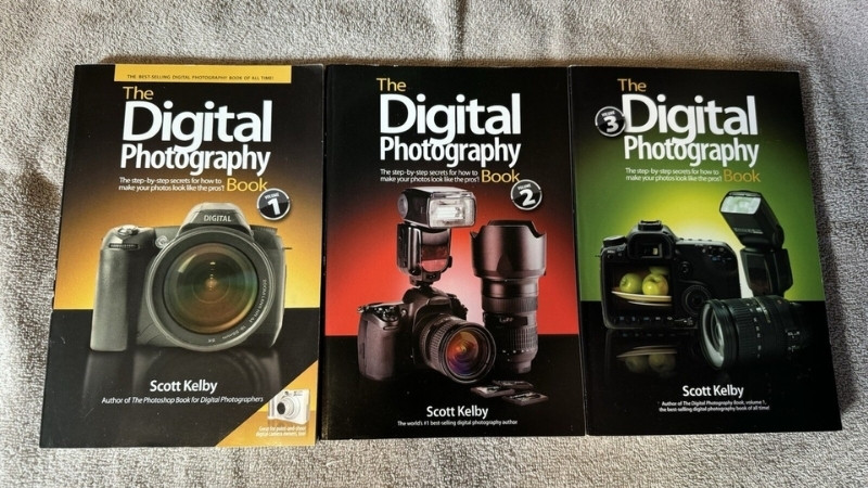 The Digital Photography Book của Scott Kelby là cẩm nang thực hành dễ hiểu, áp dụng