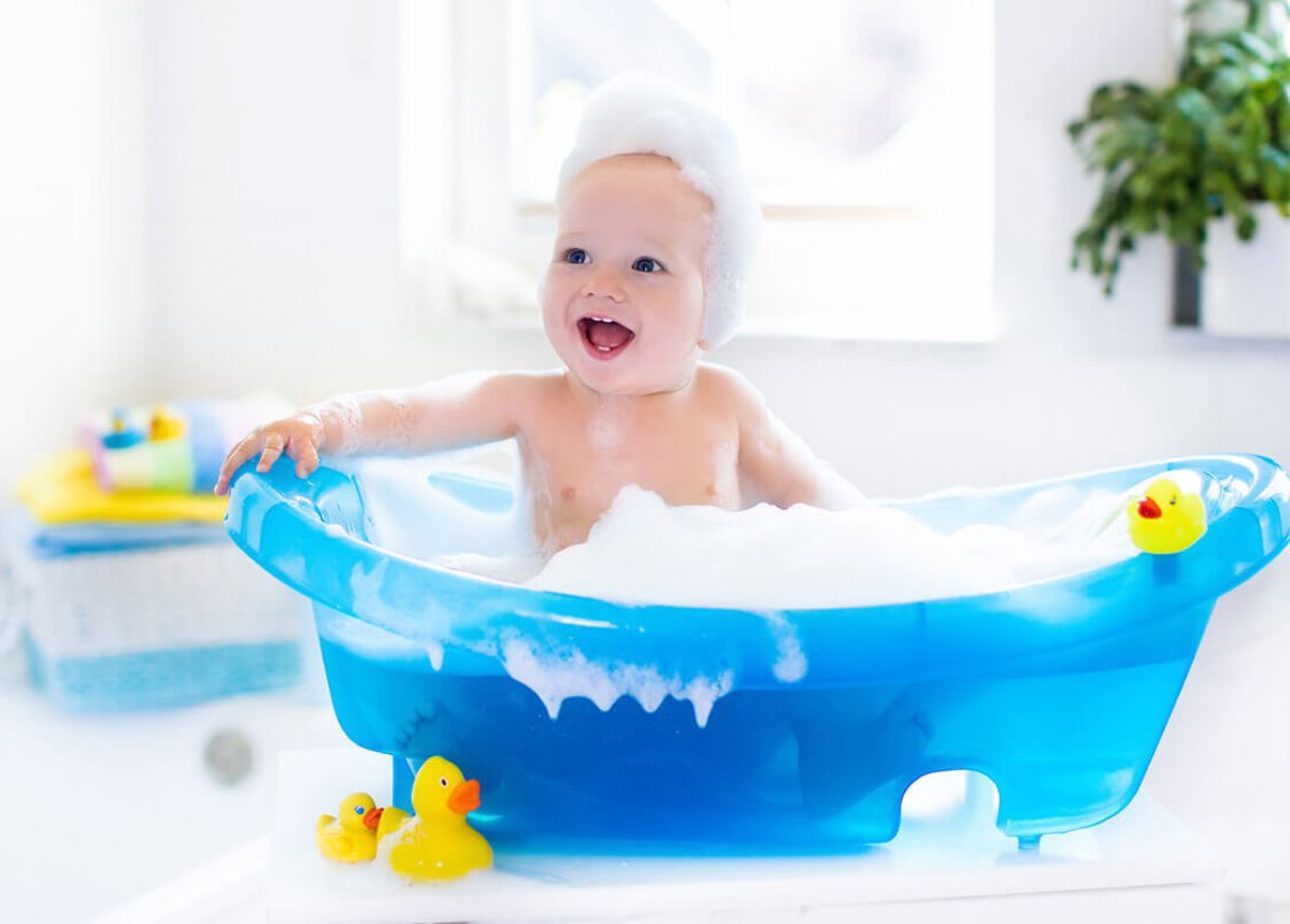 Có nên dùng sữa tắm cho bé