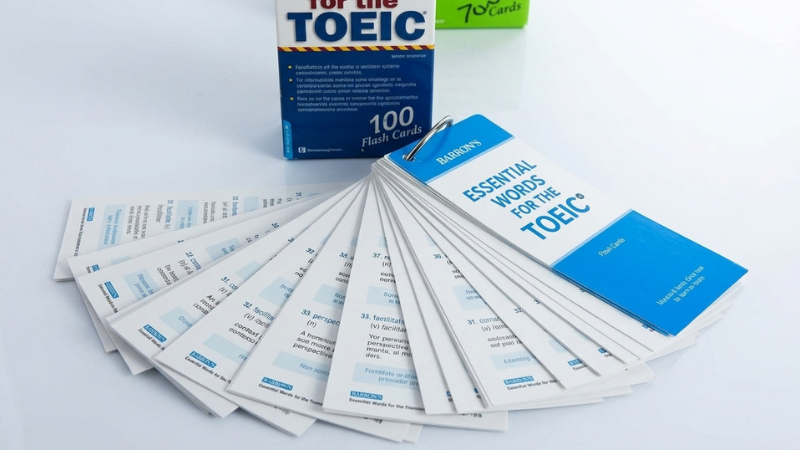 Flashcard nhỏ gọn gi&uacute;p học từ vựng TOEIC si&ecirc;u tốc, ghi nhớ l&acirc;u v&agrave; tiện &ocirc;n luyện mọi l&uacute;c