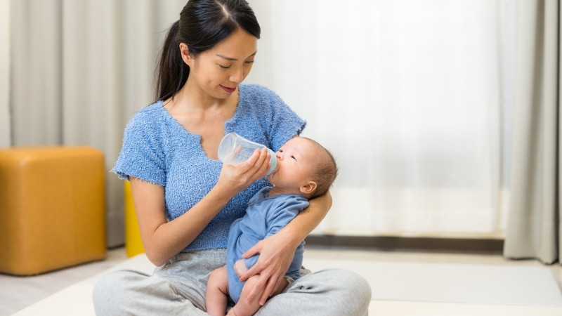 Chọn b&igrave;nh sữa theo chất liệu, cổ b&igrave;nh, dung t&iacute;ch ph&ugrave; hợp từng giai đoạn b&eacute;