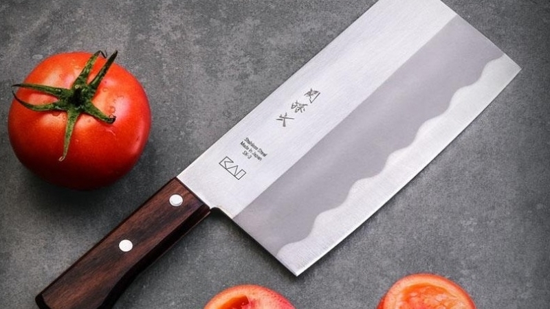 Cấu tạo th&eacute;p nguy&ecirc;n khối v&agrave; thiết kế đinh t&aacute;n chắc chắn của c&aacute;c d&ograve;ng dao chặt cao cấp