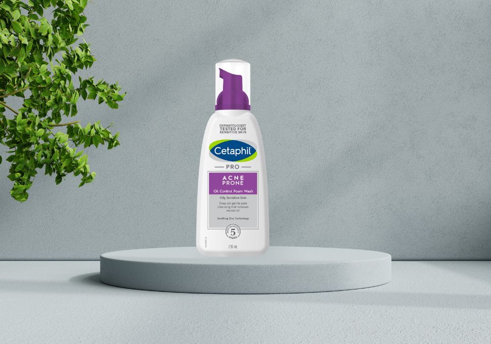 Sữa rửa mặt tạo bọt cho da dầu nhạy cảm Cetaphil