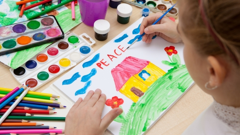 Từ màu nén tiện lợi đến màu tuýp chuyên nghiệp - Đa dạng lựa chọn cho mọi phong cách