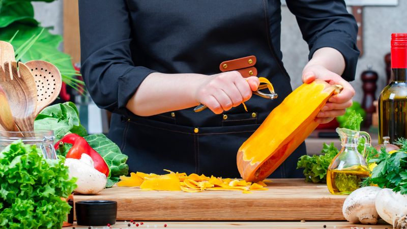 Chất liệu lưỡi inox v&agrave; c&aacute;n chống trượt của dụng cụ cắt gọt thiết kế c&ocirc;ng th&aacute;i học an to&agrave;n