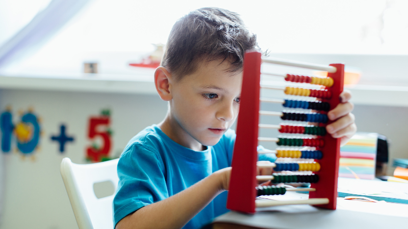 B&agrave;n t&iacute;nh gỗ gi&uacute;p b&eacute; học số v&agrave; tư duy logic