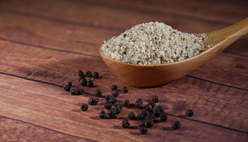 Muối ti&ecirc;u dễ d&agrave;ng được mua tại c&aacute;c cửa h&agrave;ng, tạp h&oacute;a