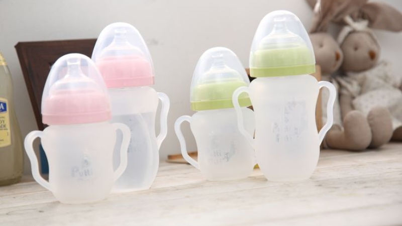 Tay cầm bình sữa chống nóng, thiết kế tiện lợi cho mẹ