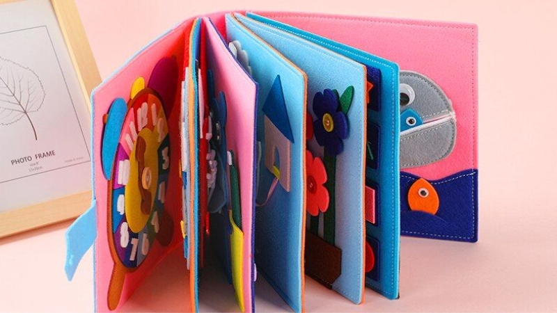 S&aacute;ch vải cho b&eacute;, an to&agrave;n v&agrave; mềm mại khi sử dụng