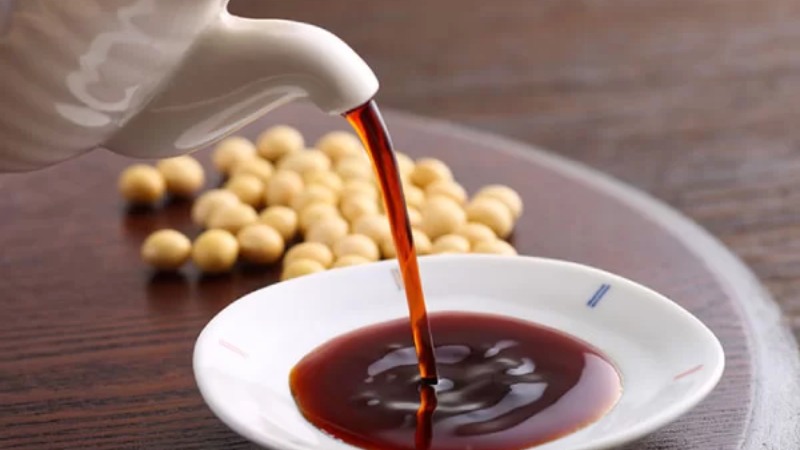 Nước tương (xì dầu) được lên men từ đậu nành tự nhiên,