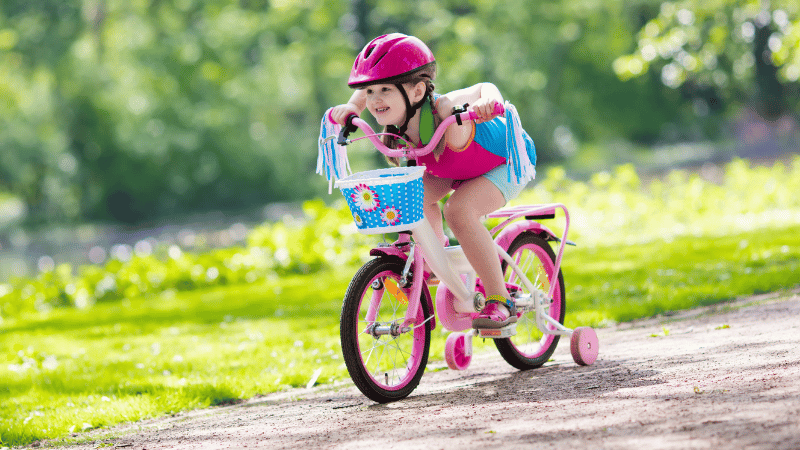 Xe đạp trẻ em an to&agrave;n gi&uacute;p b&eacute; tăng cường vận động mỗi ng&agrave;y