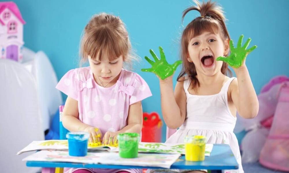 Trẻ 2 tuổi có đặc điểm phát triển trí tuệ cần chú ý