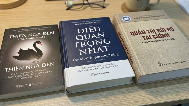 Taleb, Howard Marks, Graham c&ugrave;ng c&aacute;c s&aacute;ch kinh điển gi&uacute;p x&acirc;y nền tảng quản trị rủi ro