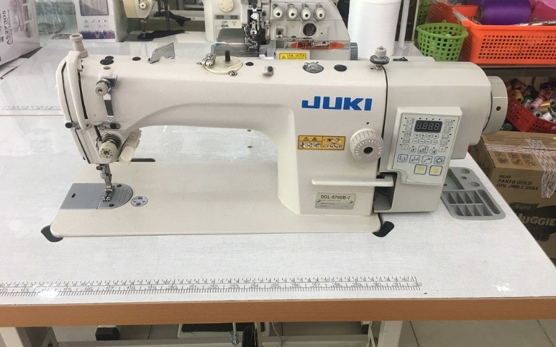 M&aacute;y may điện tử hiện đại gi&uacute;p bạn dễ d&agrave;ng sửa chữa quần &aacute;o, đồ vải trong gia đ&igrave;nh