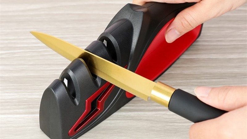 Ti&ecirc;u ch&iacute; chọn dụng cụ m&agrave;i dao chất liệu tốt thiết kế an to&agrave;n ph&ugrave; hợp nhiều loại dao