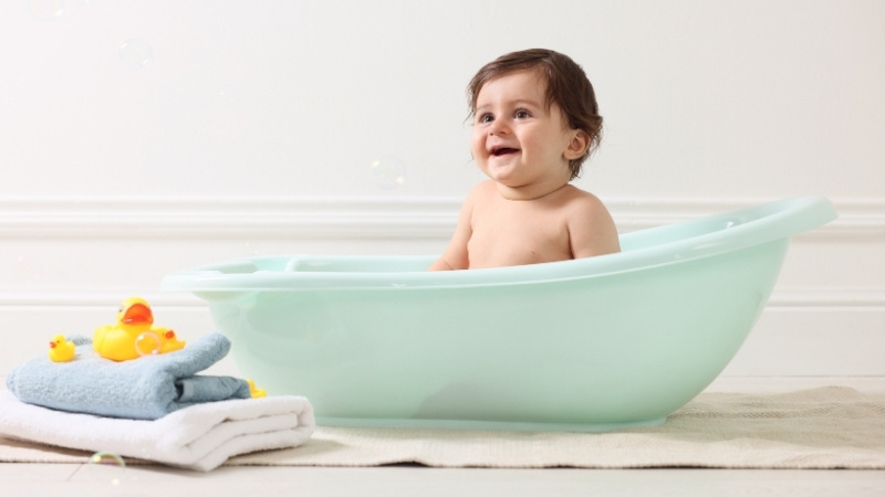 Ưu tiên dụng cụ tắm BPA Free, thiết kế an toàn, tiện ích và từ thương hiệu uy tín cho bé