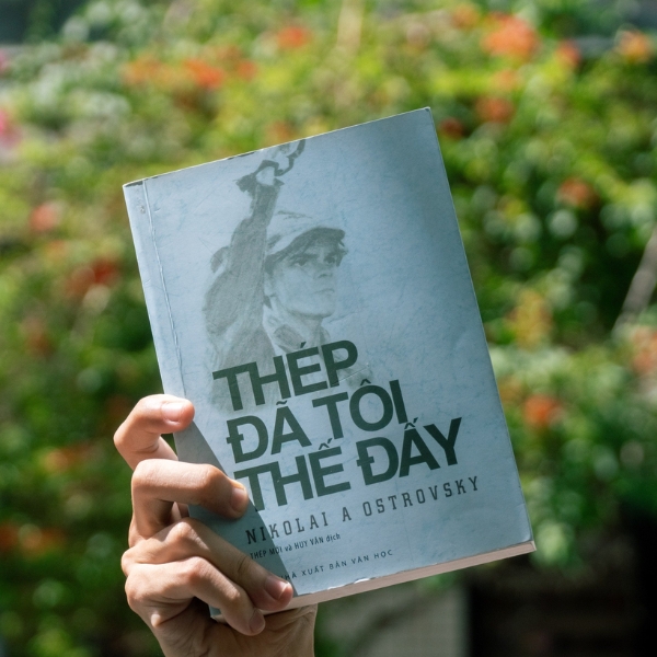 T&aacute;c phẩm Th&eacute;p đ&atilde; t&ocirc;i thế đấy của Nikolai Alekseyevich Ostrovsky