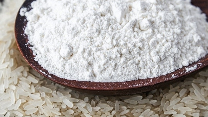 Ưu ti&ecirc;n lựa chọn bột gạo c&oacute; kết cấu tơi mịn v&agrave; m&ugrave;i hương tự nhi&ecirc;n để đảm bảo chất lượng m&oacute;n ăn