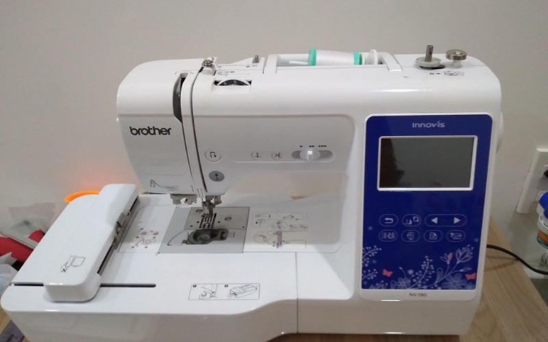M&aacute;y th&ecirc;u thỏa sức s&aacute;ng tạo, trang tr&iacute; &aacute;o quần cho gia đ&igrave;nh