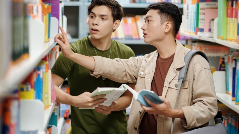 Chọn sách theo mục đích đọc, NXB uy tín, năm xuất bản phù hợp và review thực tế