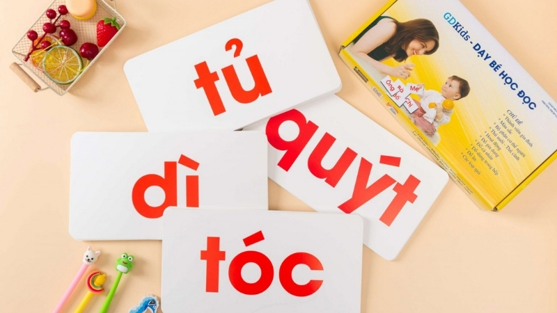 Phương ph&aacute;p Glenn Doman gi&uacute;p trẻ nhận biết mặt chữ sớm th&ocirc;ng qua c&aacute;c thẻ từ vựng trực quan