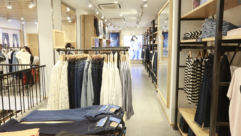 Lựa chọn c&aacute;c thương hiệu thời trang quốc tế uy t&iacute;n kh&ocirc;ng chỉ đảm bảo phom d&aacute;ng, chất lượng