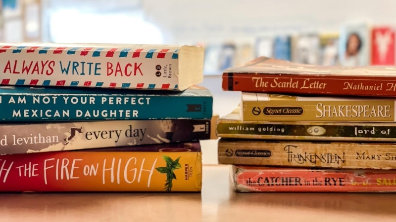 Người mới bắt đầu nên thử sức với các phiên bản giản lược hoặc văn học hiện đại trước